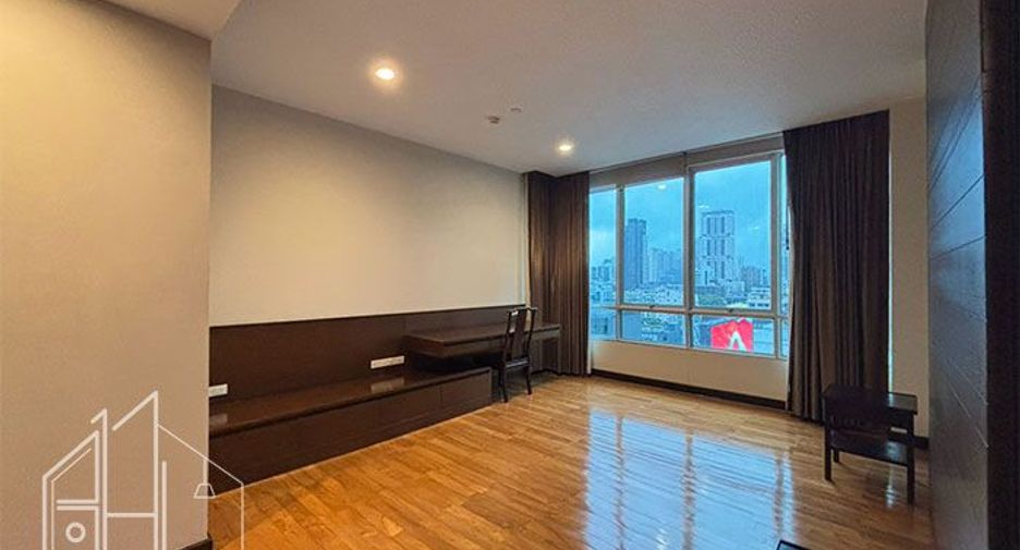 For rent 3 bedrooms condo in Watthana, Bangkok