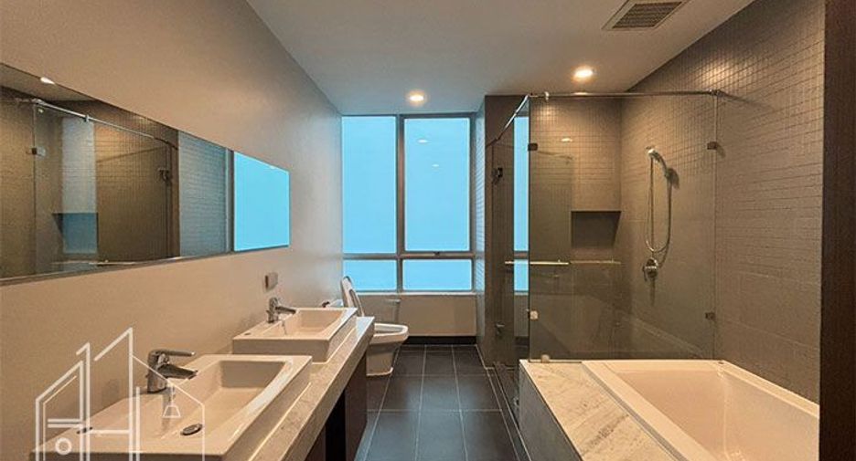 For rent 3 bedrooms condo in Watthana, Bangkok
