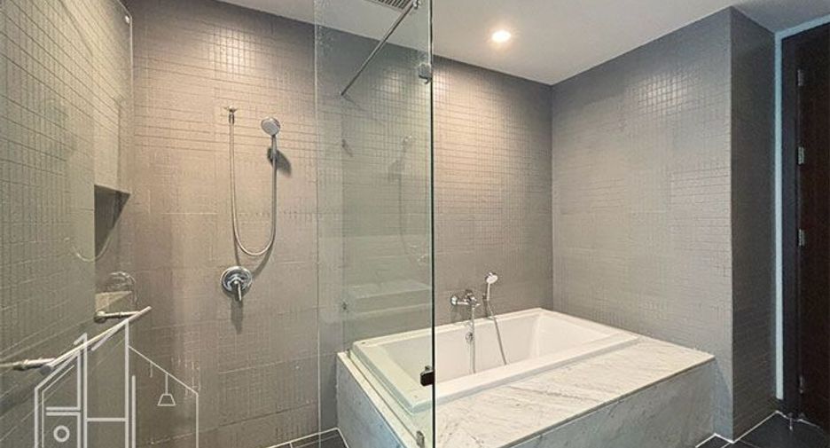 For rent 3 bedrooms condo in Watthana, Bangkok