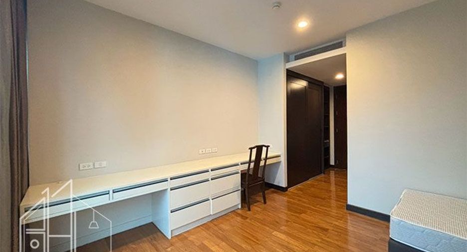For rent 3 bedrooms condo in Watthana, Bangkok