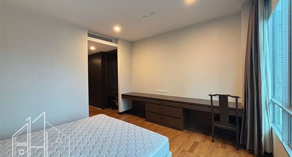 For rent 3 bedrooms condo in Watthana, Bangkok