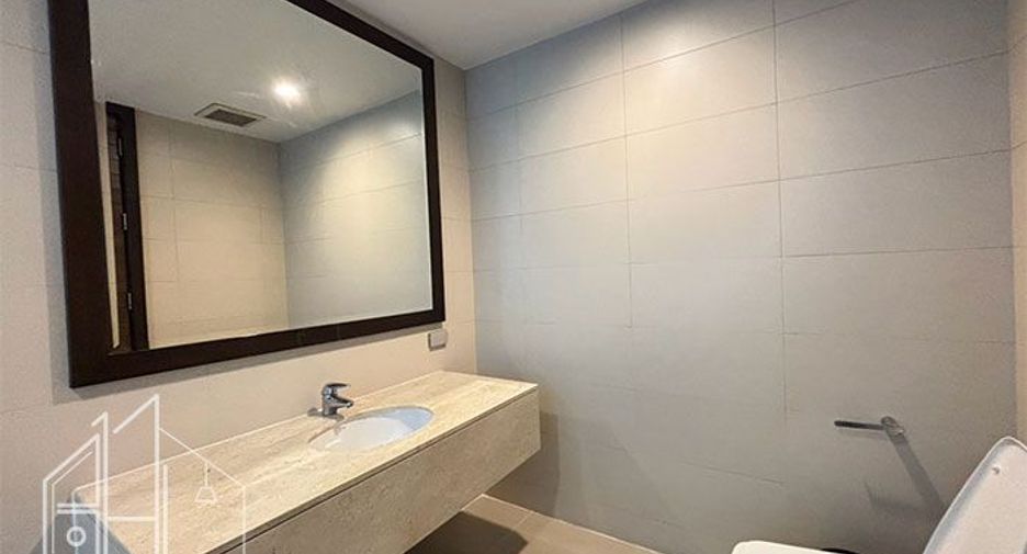 For rent 4 bedrooms apartment in Watthana, Bangkok