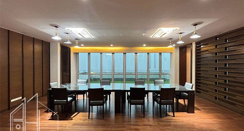 For rent 4 bedrooms apartment in Watthana, Bangkok