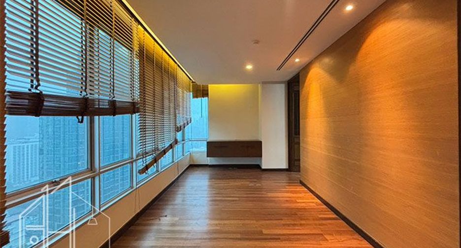 For rent 4 bedrooms apartment in Watthana, Bangkok