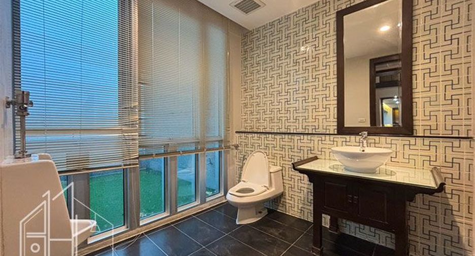For rent 4 bedrooms apartment in Watthana, Bangkok