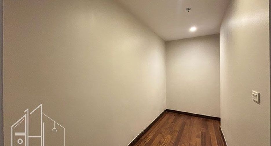 For rent 4 bedrooms apartment in Watthana, Bangkok