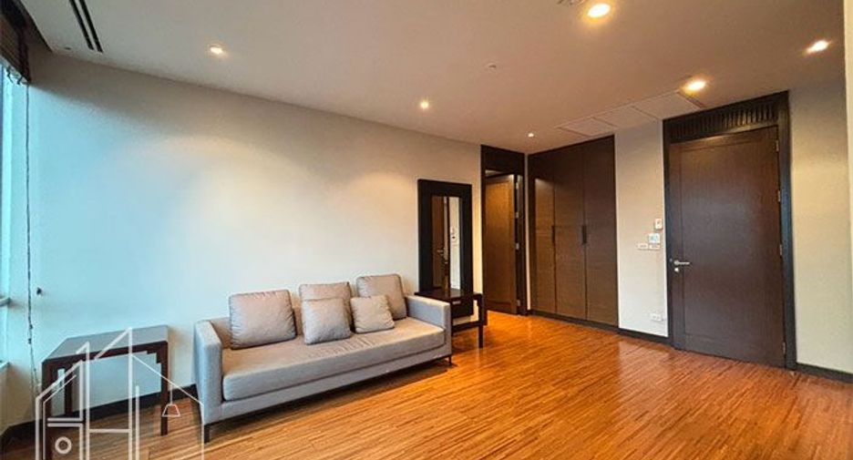 For rent 4 bedrooms apartment in Watthana, Bangkok