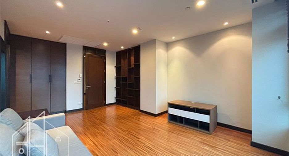 For rent 4 bedrooms apartment in Watthana, Bangkok