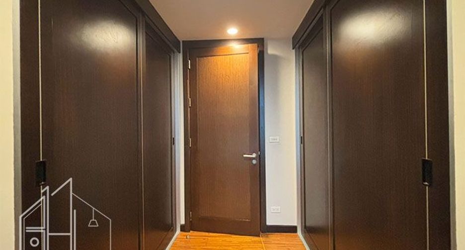 For rent 4 bedrooms apartment in Watthana, Bangkok