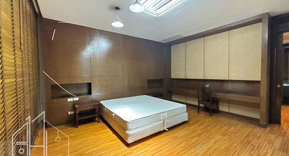 For rent 4 bedrooms apartment in Watthana, Bangkok