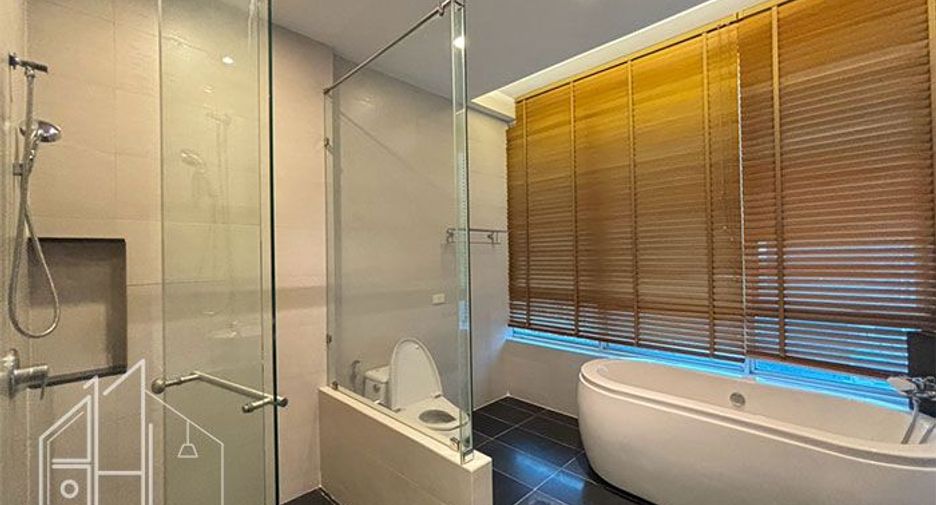 For rent 4 bedrooms apartment in Watthana, Bangkok