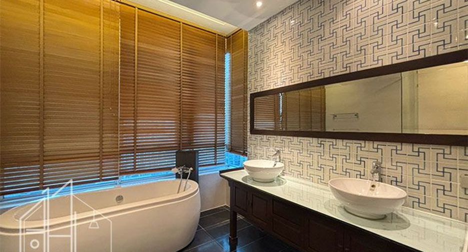 For rent 4 bedrooms apartment in Watthana, Bangkok