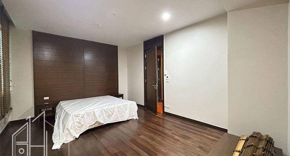 For rent 4 bedrooms apartment in Watthana, Bangkok