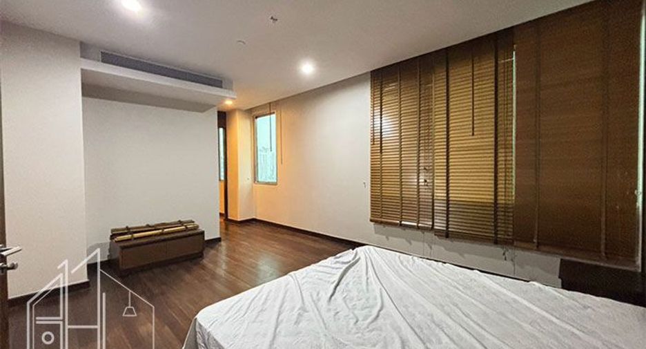 For rent 4 bedrooms apartment in Watthana, Bangkok