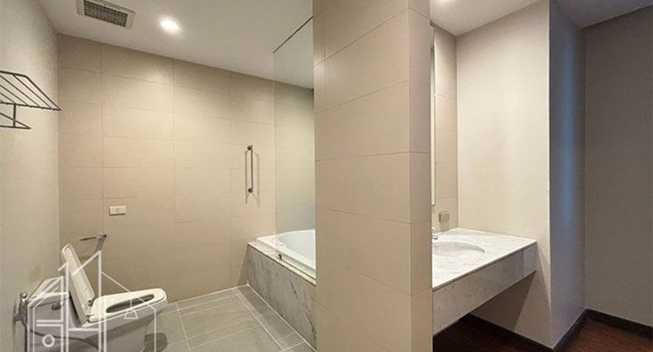 For rent 4 bedrooms apartment in Watthana, Bangkok