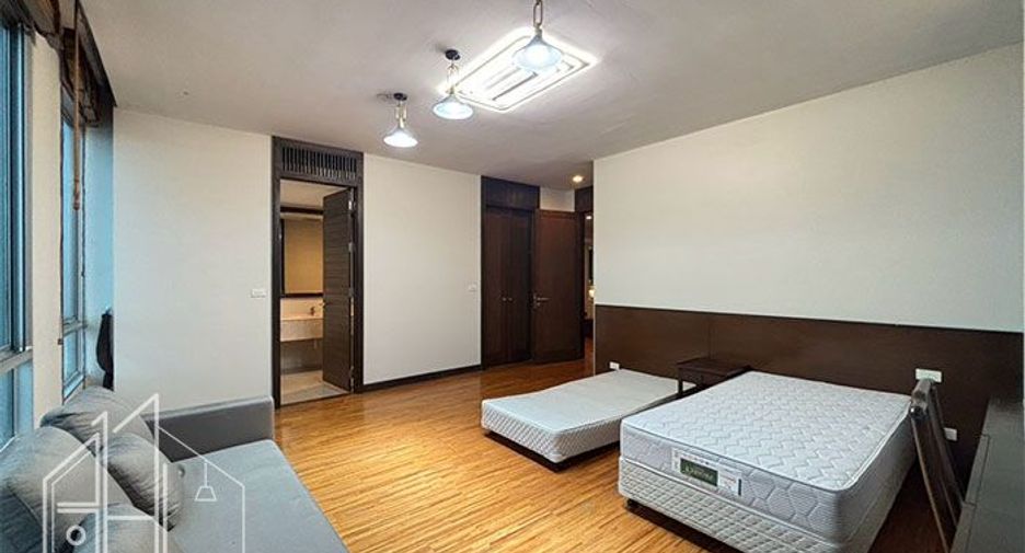 For rent 4 bedrooms apartment in Watthana, Bangkok