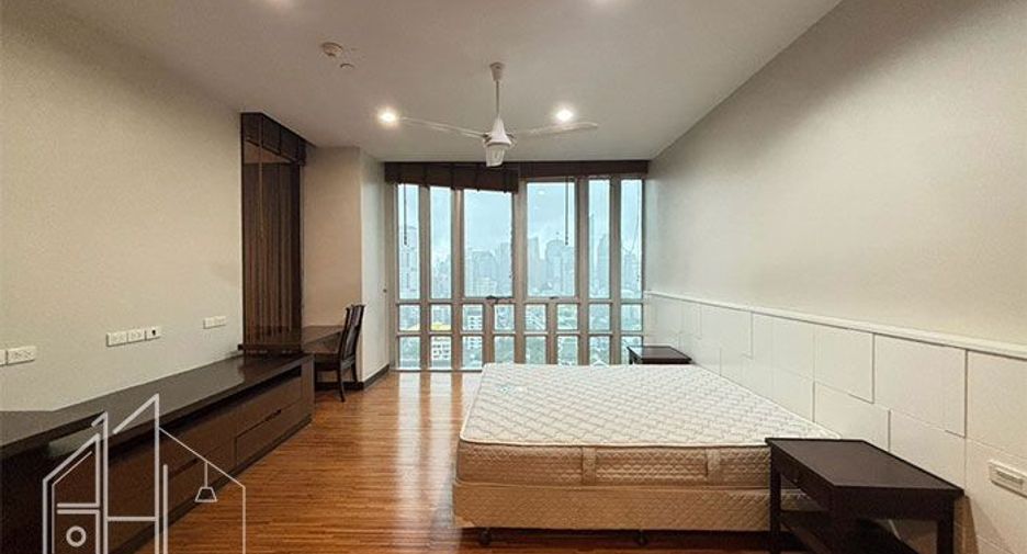 For rent 4 bedrooms apartment in Watthana, Bangkok