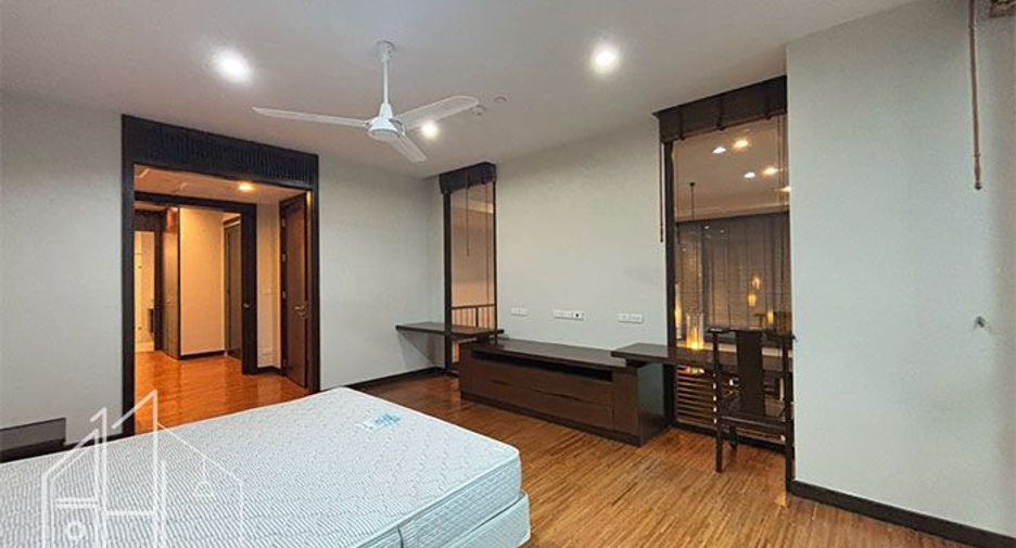 For rent 4 bedrooms apartment in Watthana, Bangkok