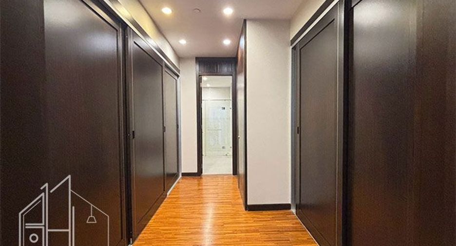 For rent 4 bedrooms apartment in Watthana, Bangkok