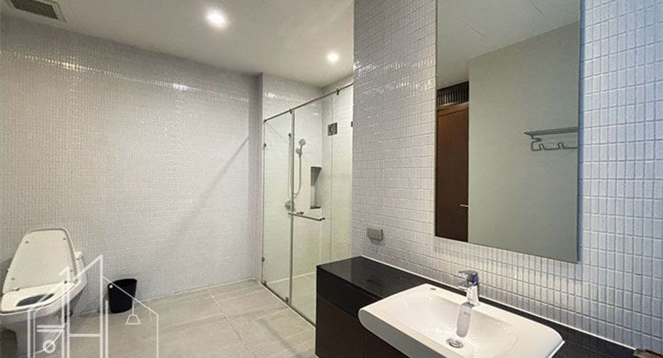 For rent 4 bedrooms apartment in Watthana, Bangkok