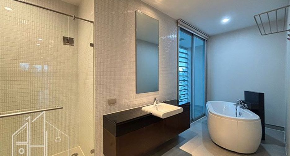 For rent 4 bedrooms apartment in Watthana, Bangkok