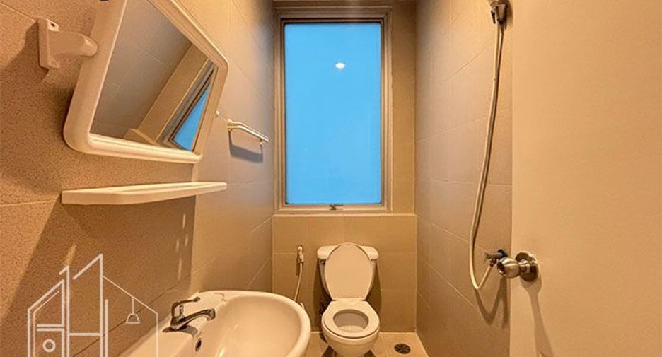 For rent 4 bedrooms apartment in Watthana, Bangkok
