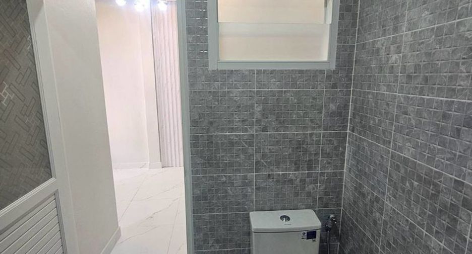 For sale 21 bedrooms townhouse in Si Racha, Chonburi