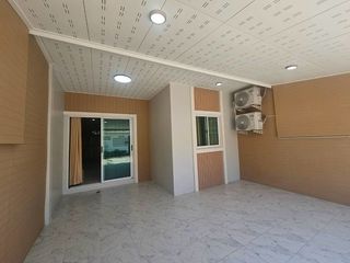 出售 21 卧室 联排别墅 在 Si Racha, Chon Buri
