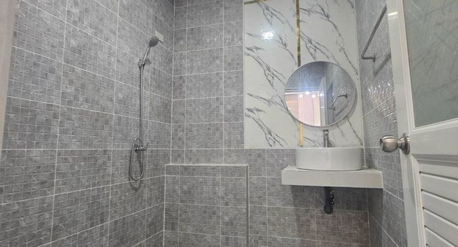 For sale 21 bedrooms townhouse in Si Racha, Chonburi
