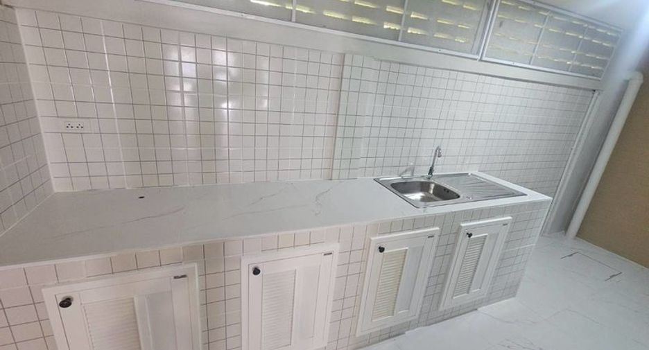 For sale 21 bedrooms townhouse in Si Racha, Chonburi