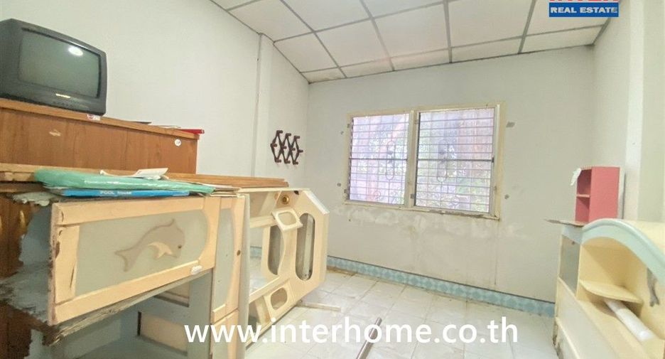 For sale 4 bedrooms house in Thanyaburi, Pathum Thani