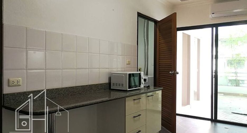 À louer 3 chambres appartement à Watthana, Bangkok