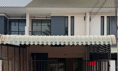 For sale 3 bedrooms townhouse in Mueang Samut Sakhon, Samut Sakhon