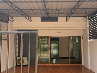 For sale 3 bedrooms townhouse in Mueang Samut Sakhon, Samut Sakhon