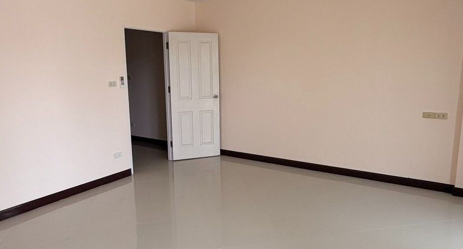 For sale 3 bedrooms townhouse in Mueang Samut Sakhon, Samut Sakhon
