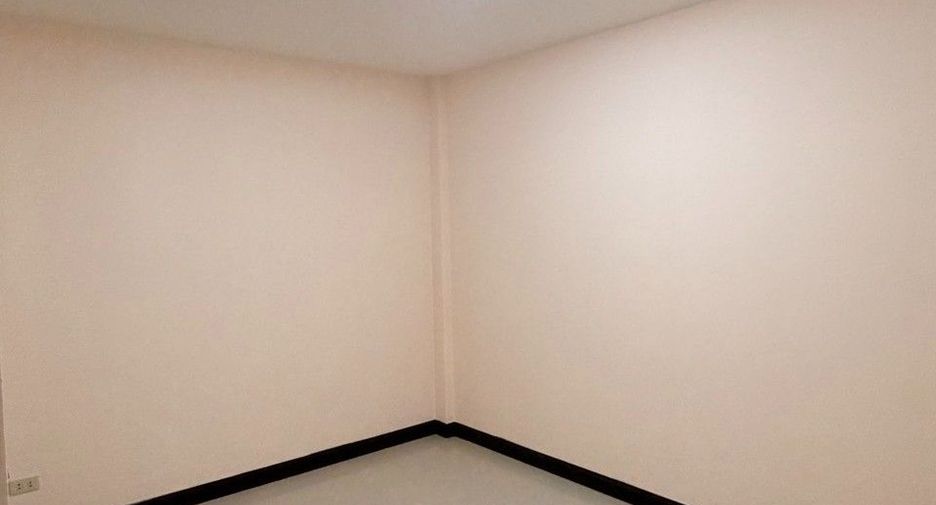For sale 3 bedrooms townhouse in Mueang Samut Sakhon, Samut Sakhon