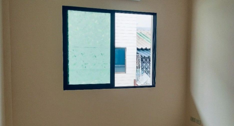 For sale 3 bedrooms townhouse in Mueang Samut Sakhon, Samut Sakhon