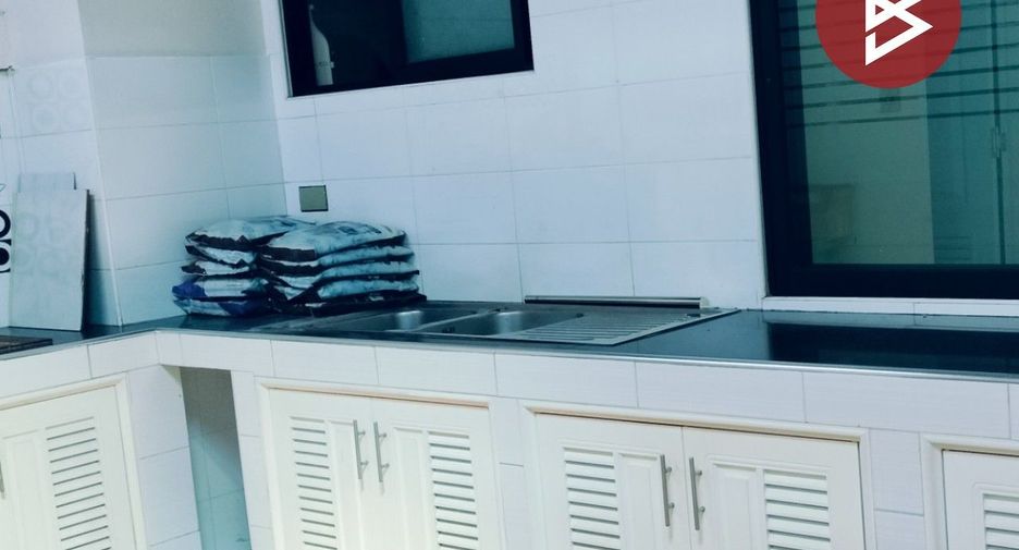 For sale 3 bedrooms townhouse in Mueang Samut Sakhon, Samut Sakhon