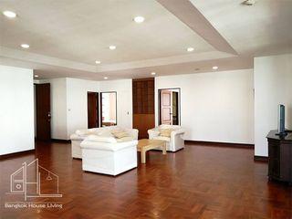 For rent 3 bedrooms condo in Watthana, Bangkok