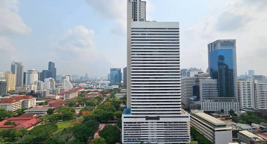 For rent 3 bedrooms serviced apartment in Khlong Toei, Bangkok