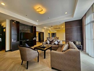 For rent 3 bedrooms serviced apartment in Khlong Toei, Bangkok