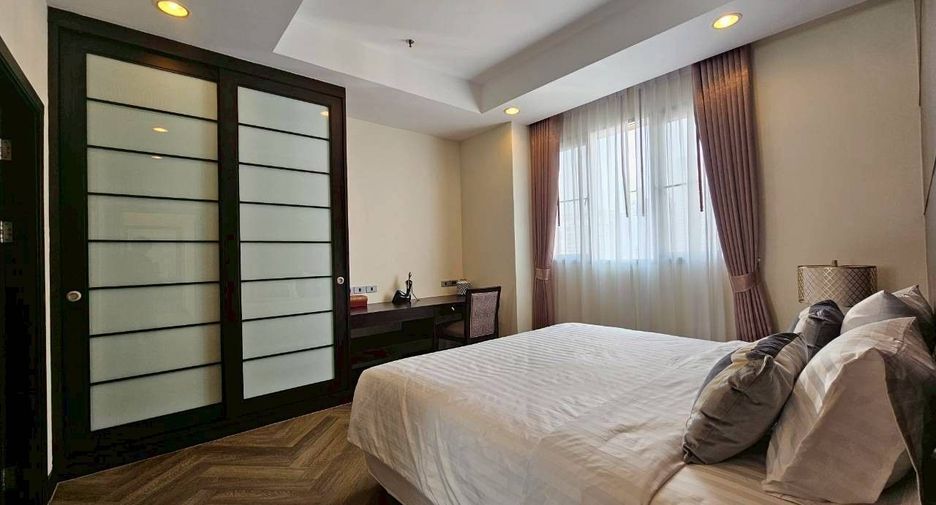 For rent 3 bedrooms serviced apartment in Khlong Toei, Bangkok