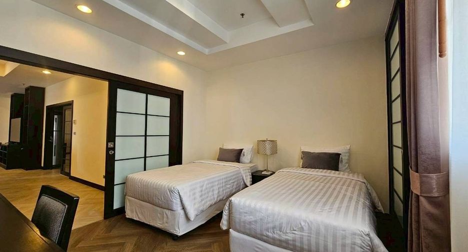 For rent 3 bedrooms serviced apartment in Khlong Toei, Bangkok