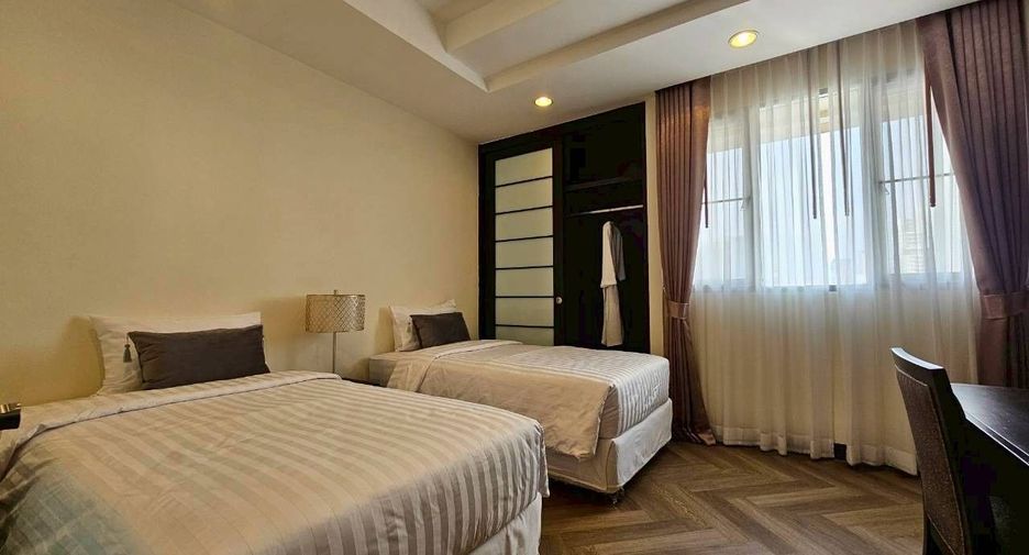 For rent 3 bedrooms serviced apartment in Khlong Toei, Bangkok