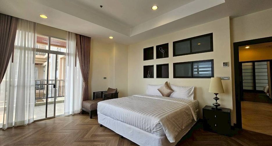 For rent 3 bedrooms serviced apartment in Khlong Toei, Bangkok