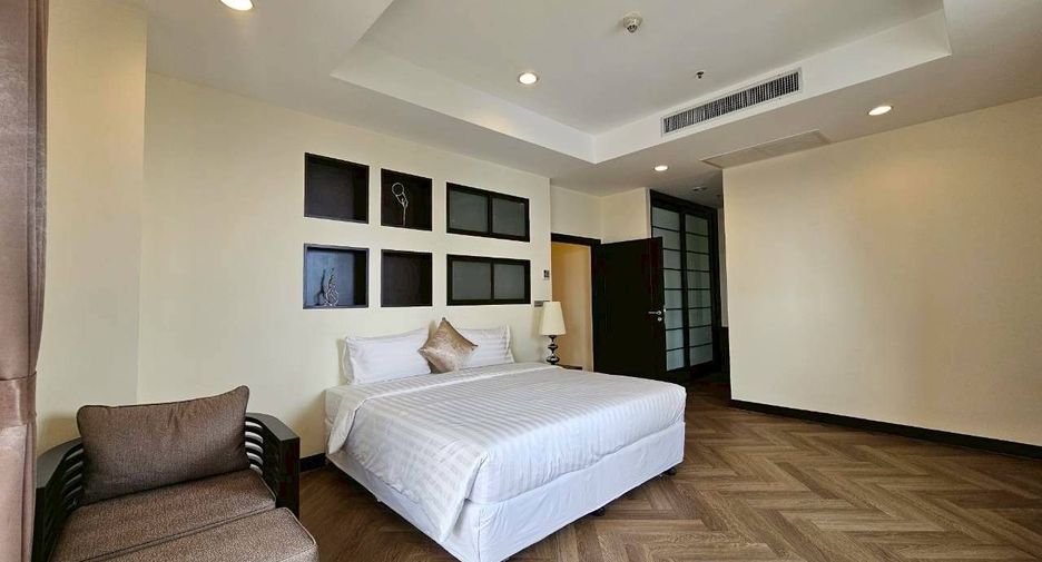 For rent 3 bedrooms serviced apartment in Khlong Toei, Bangkok