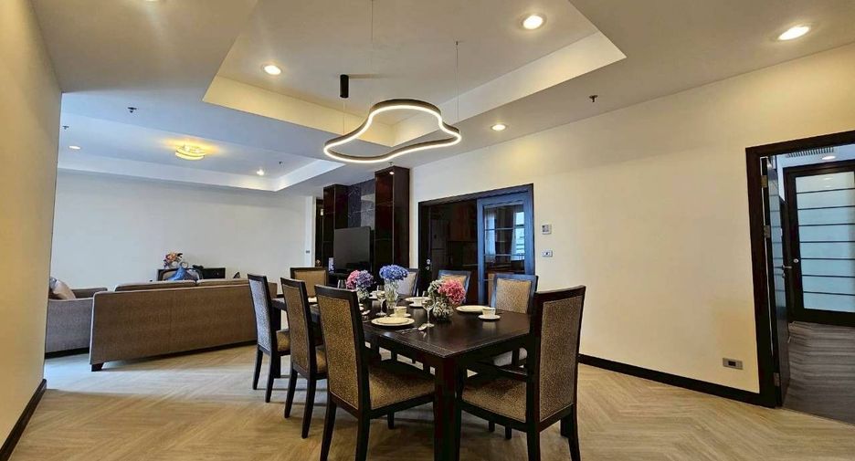 For rent 3 bedrooms serviced apartment in Khlong Toei, Bangkok