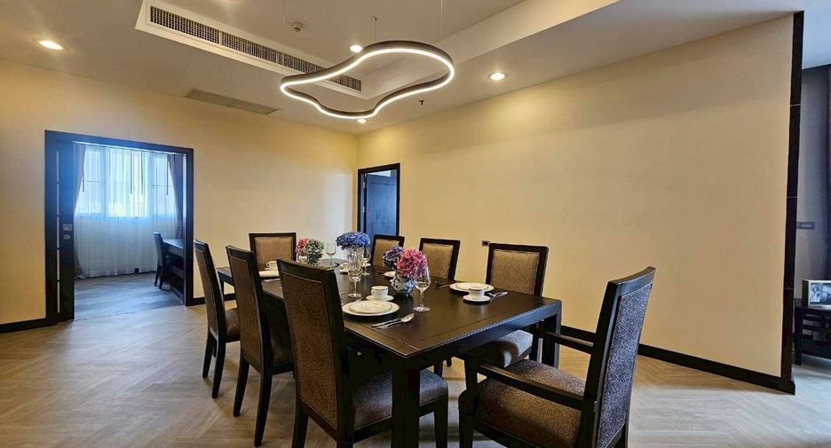 For rent 3 bedrooms serviced apartment in Khlong Toei, Bangkok