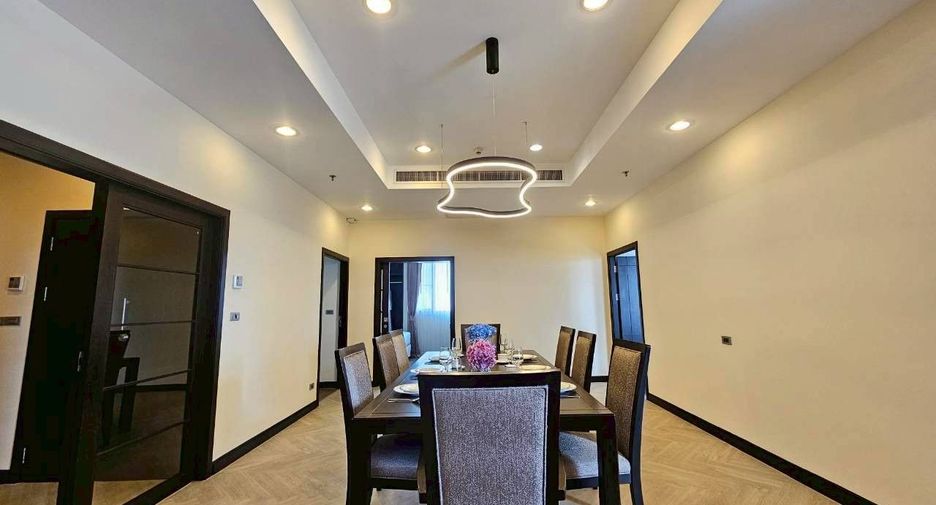 For rent 3 bedrooms serviced apartment in Khlong Toei, Bangkok