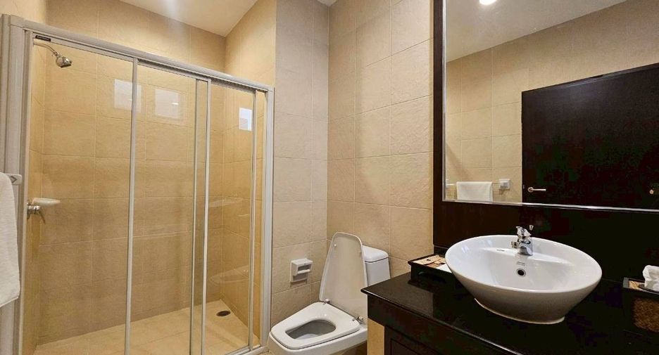 For rent 3 bedrooms serviced apartment in Khlong Toei, Bangkok